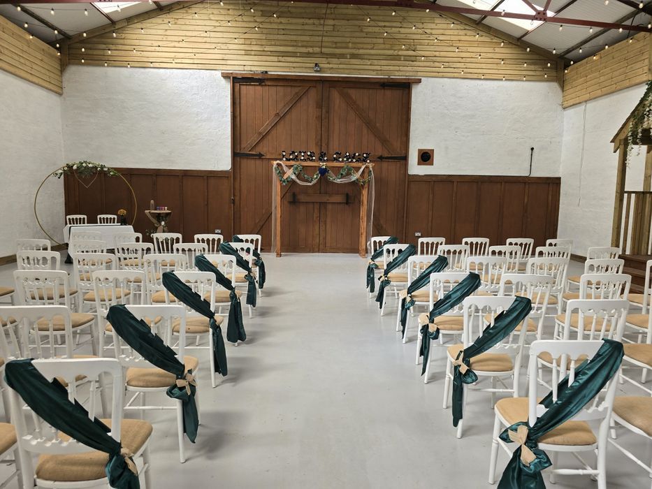 Gallery Item 6 for Cholderton Rare Breeds Farm - Vine View Barn